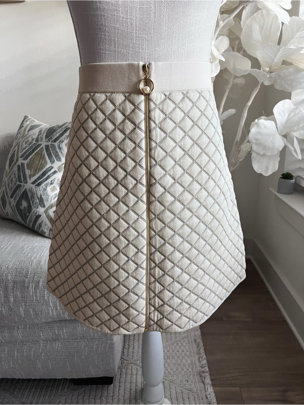 Sandro Cream Metallic Quilted Mini Skirt with Front Zip Size Small - Picture 2 of 6